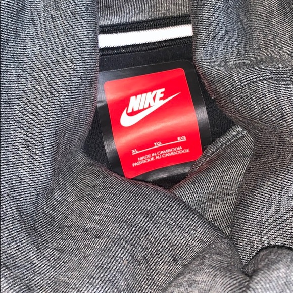 Nike Turtle Neck Performance - Picture 3 of 5